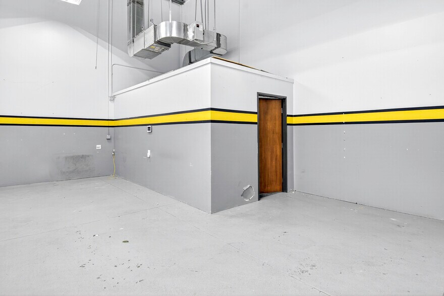 More Photos Of 3155 Chambers Rd, Aurora Flex For Sale