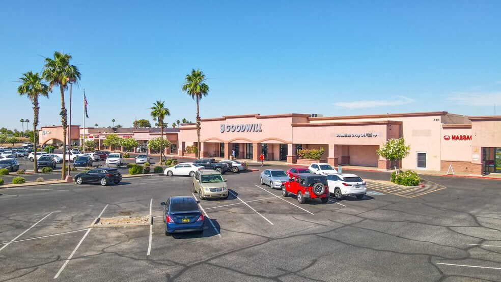 More Photos Of 940 N Alma School Rd, Chandler Storefront For Lease