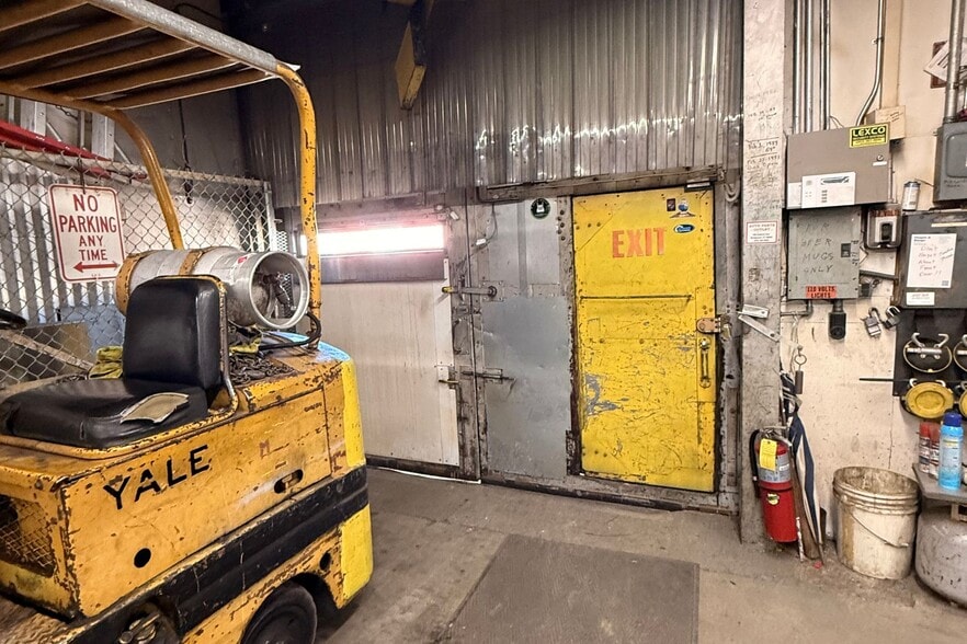 More Photos Of 120 Silliman Ave, Bridgeport Manufacturing For Sale