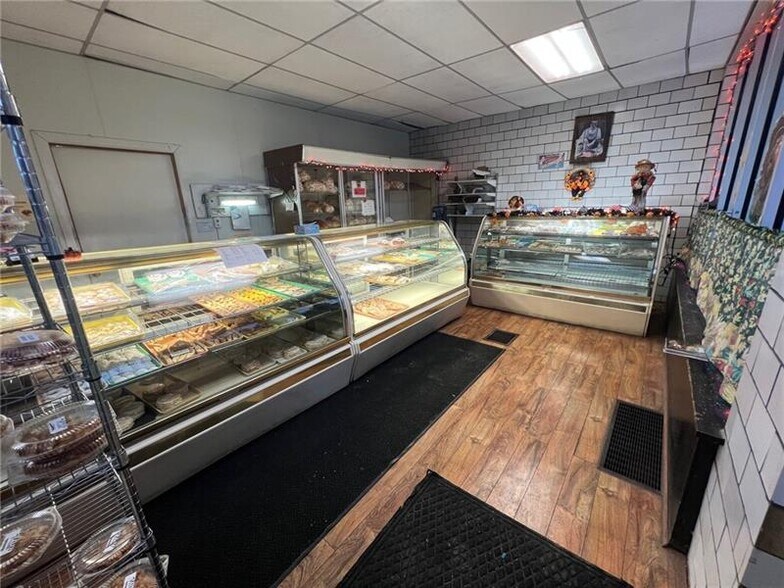 More Photos Of 228 N Liberty St, New Castle General Retail For Sale