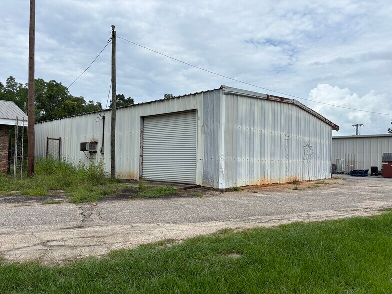 More Photos Of 3873 Commerce st, Jay General Retail For Sale