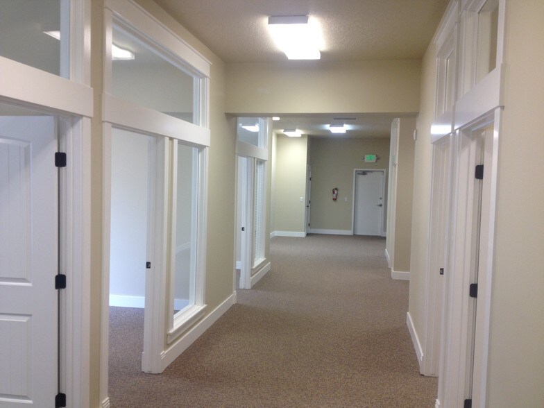 More Photos Of 9652-9660 W State St, Star Storefront For Lease