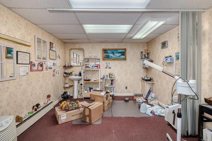 More Photos Of 1551 Kellum Pl, Mineola Office For Sale