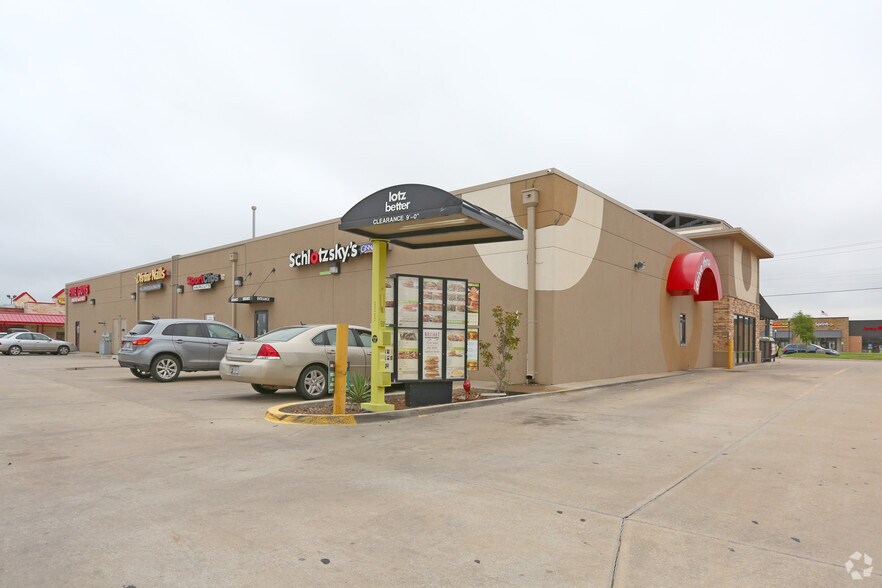 More Photos Of 631 SW 19th St, Moore Freestanding For Lease