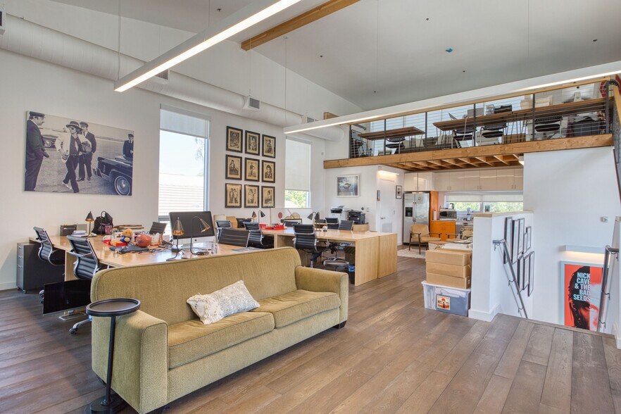 More Photos Of 542 N Larchmont Blvd, Los Angeles Office For Sale