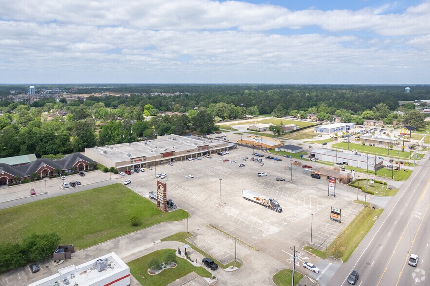 More Photos Of 142 S Main St, Lumberton General Retail For Lease