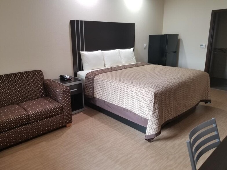 More Photos Of 5525 7th St, Bay City Hotel For Sale