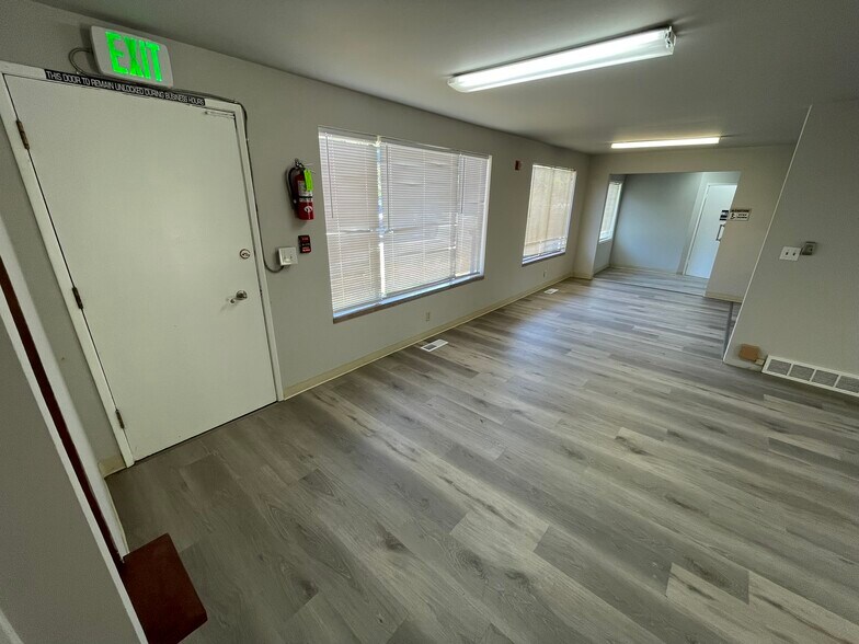 More Photos Of 23920 Bothell Everett Hwy, Bothell General Retail For Lease