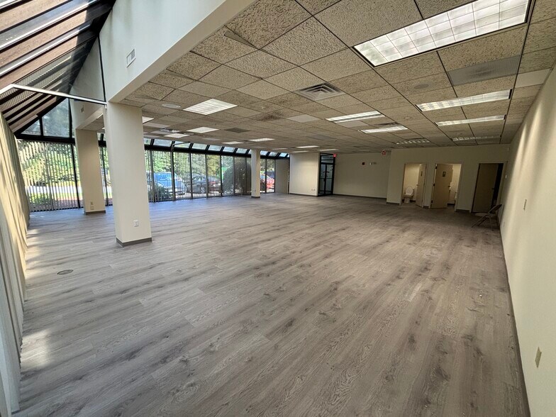 More Photos Of 17 Clinton Dr, Hollis Light Manufacturing For Lease