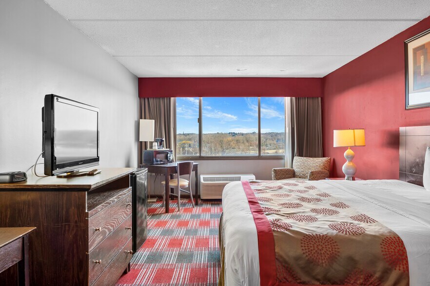 More Photos Of 3 Watervliet Avenue Ext, Albany Hotel For Sale