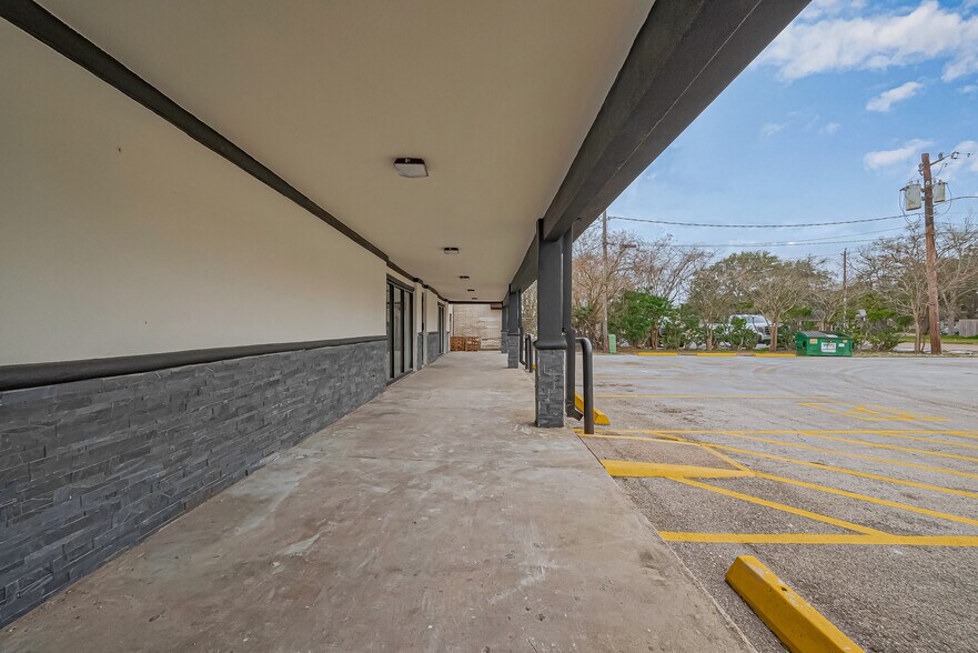More Photos Of 2005 Ward Rd, Baytown General Retail For Sale