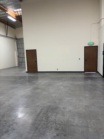 More Photos Of 11135 E Rush St, South El Monte Manufacturing For Lease