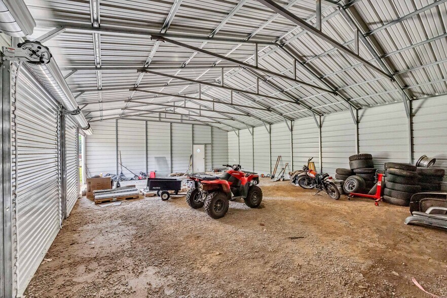 More Photos Of 217 E Aiken Rd, Eden Showroom For Lease