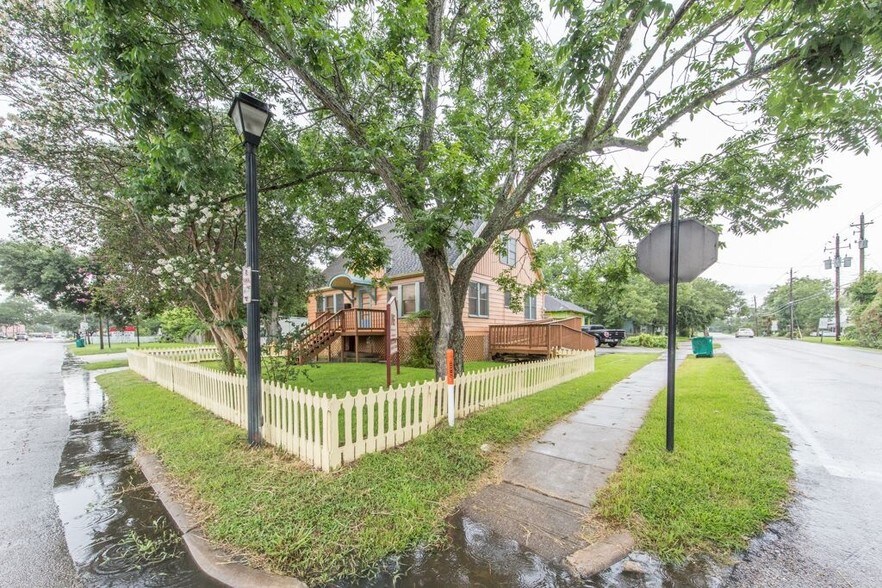 More Photos Of 1502 Main St, Seabrook Office Residential For Lease