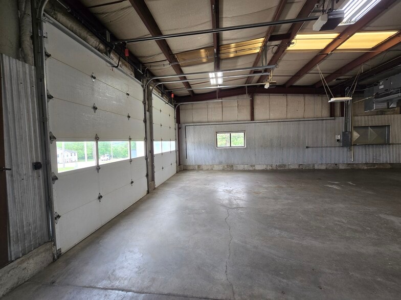 More Photos Of 151 Independence Dr, Union Flex For Sale