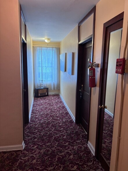More Photos Of 342 3rd Ave N, Saint Petersburg Hotel For Sale