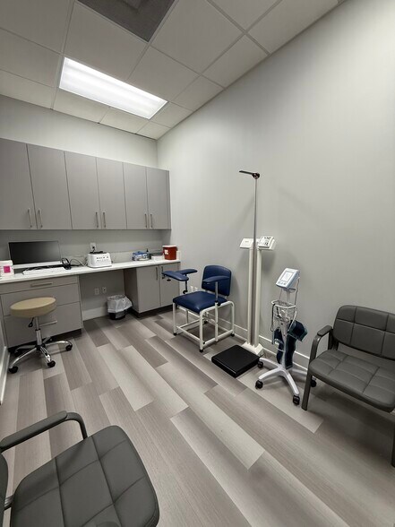 More Photos Of 1911 Harrison St, Hollywood Medical For Lease