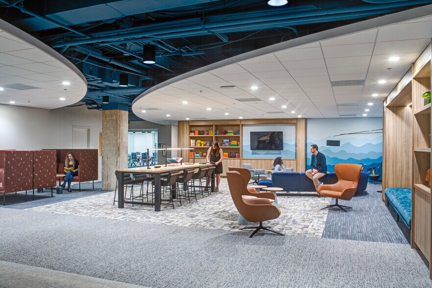 More Photos Of 100 Light St, Baltimore Office For Lease