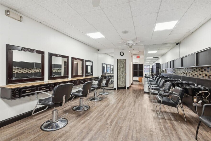 More Photos Of 10 Community Pl, Warren General Retail For Lease