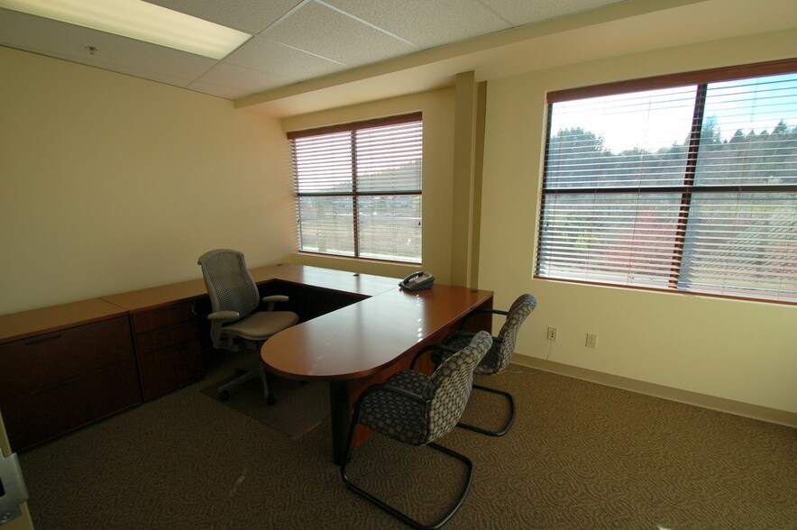 More Photos Of 19980 10th Ave NE, Poulsbo Storefront Retail Office For Sale