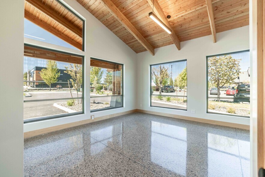 More Photos Of 8512 N Wayne Dr, Hayden Flex For Lease