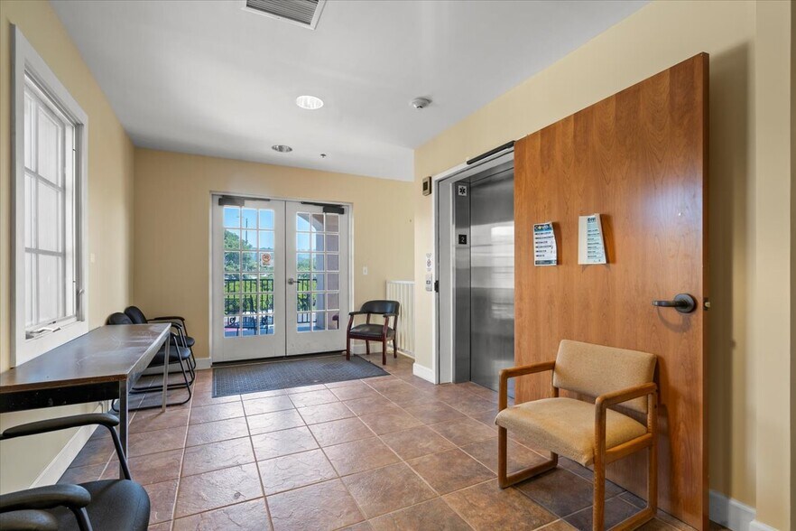 More Photos Of 10 Harris Ct, Monterey Medical For Sale