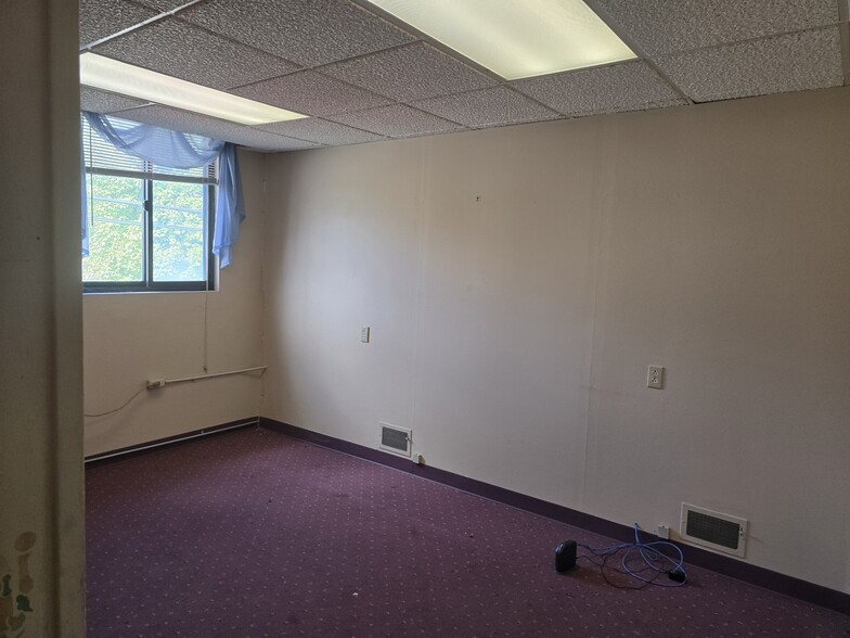 More Photos Of 2103 MacKenna Ave, Niagara Falls Warehouse For Sale