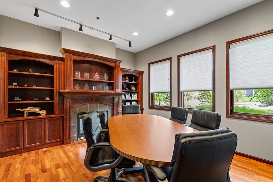 More Photos Of 9340 Hennepin Town Rd, Eden Prairie Office For Sale