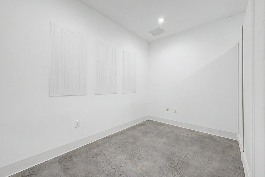 More Photos Of 4750 N Central Ave, Phoenix General Retail For Lease