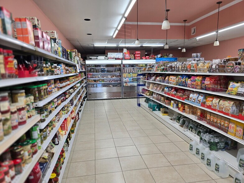 More Photos Of 136-148 Main St, East Rockaway Freestanding For Lease