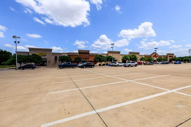 More Photos Of 421 Sherry Ln, Fort Worth Storefront For Lease