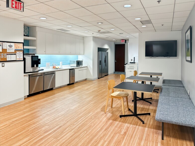 More Photos Of 6000 Fairview Rd, Charlotte Coworking Space