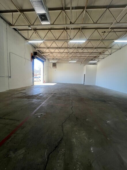 More Photos Of 168 Broad Hollow Rd, Farmingdale Freestanding For Lease