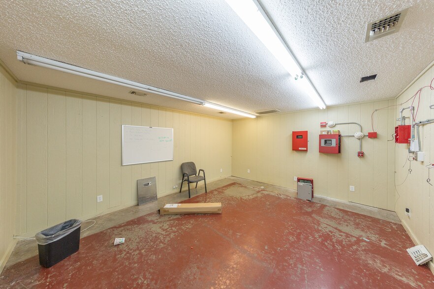 More Photos Of 1103 Center St, Pasadena Warehouse For Sale