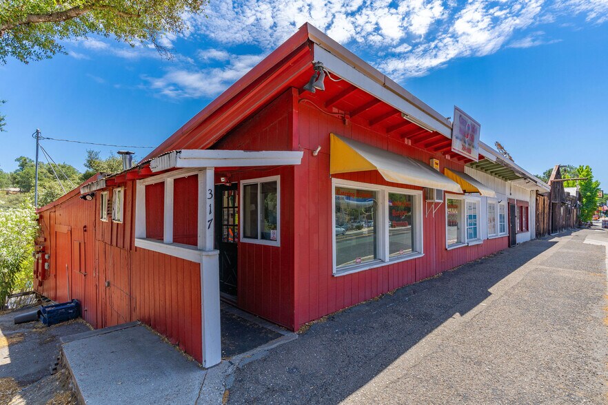 More Photos Of 309-317 St. Charles St, San Andreas Flex For Sale