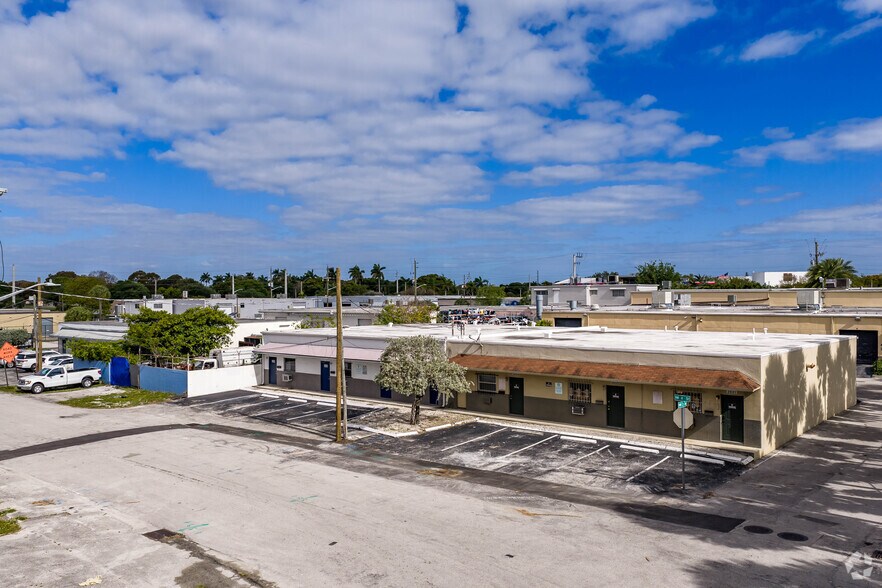 More Photos Of 2610-2619 NW 4th St, Fort Lauderdale Warehouse For Lease