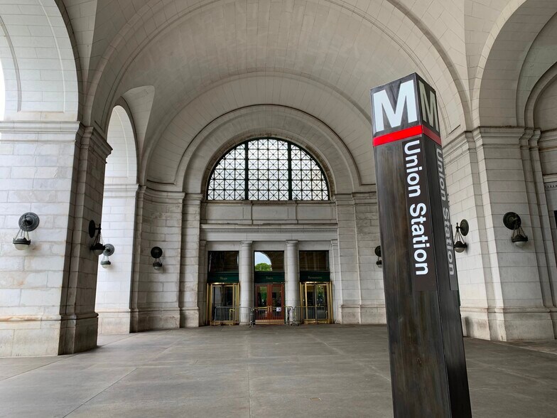 More Photos Of 518 C St NE, Washington Office For Sale