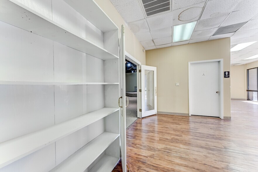 More Photos Of 9802 Whithorn Dr, Houston Office For Sale