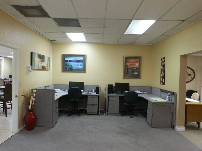 More Photos Of 44143-44147 20th St W, Lancaster Medical For Sale
