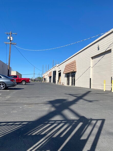 More Photos Of 9767 Glenoaks Blvd, Sun Valley Warehouse For Lease
