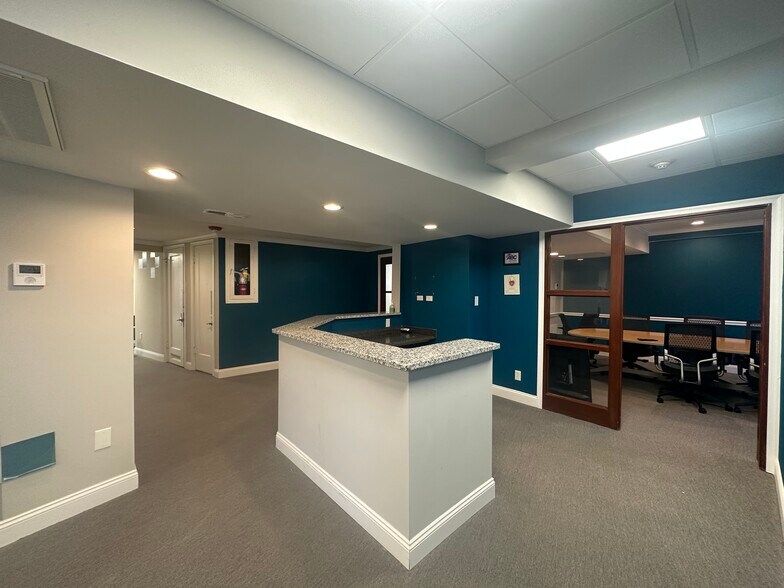 More Photos Of 100 E Main St, Salisbury Office For Lease