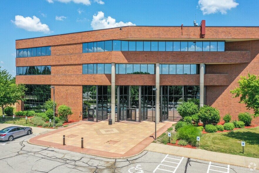 More Photos Of 2700 Westown Pky, West Des Moines Office For Lease