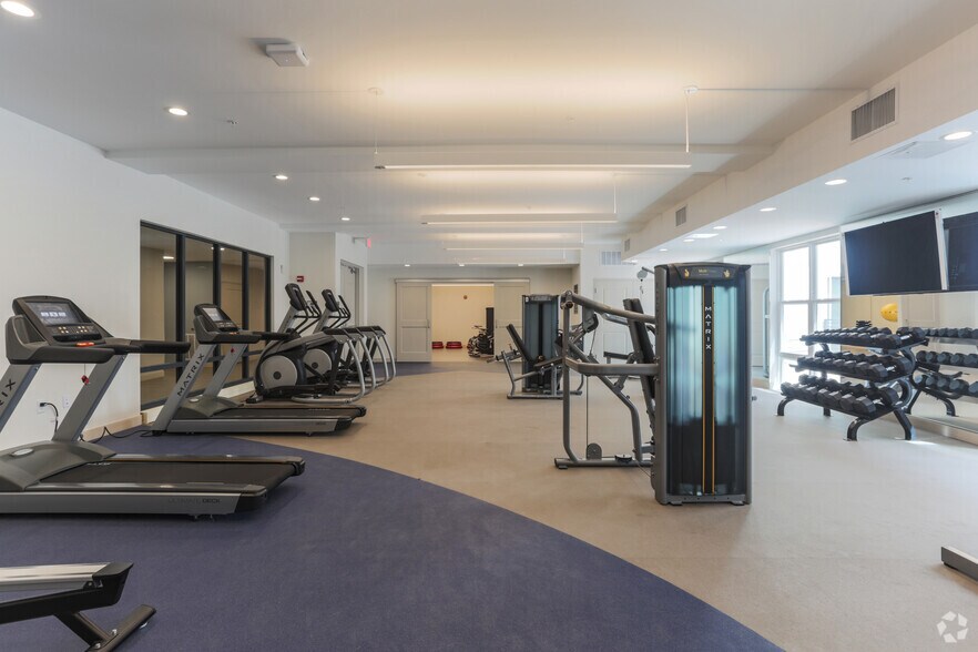 More Photos Of 1850 Merchant Ln, Hampton Apartments For Sale