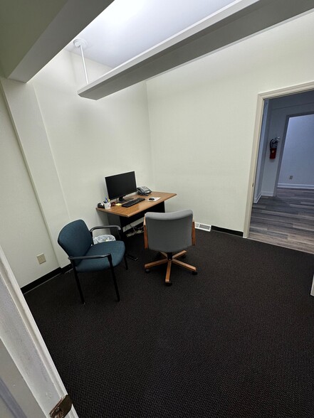 More Photos Of 1544 45th Ave, Munster Office For Lease