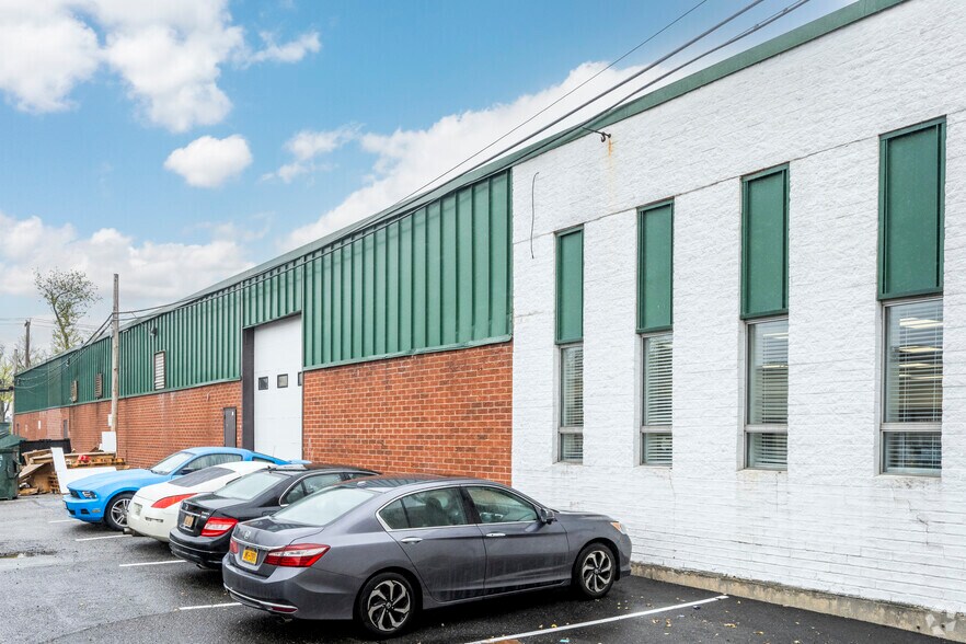 More Photos Of 2300 Marcus Ave, New Hyde Park Warehouse For Lease