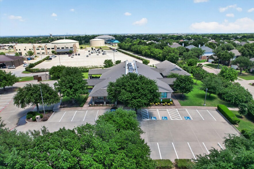 More Photos Of 6200 Stone Hill Farms Pky, Flower Mound Loft Creative Space For Lease