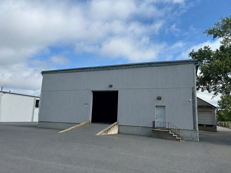 More Photos Of 64 Railroad Ave, Albany Warehouse For Sale