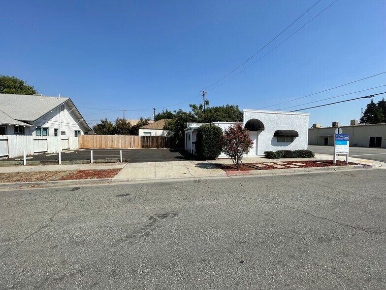 More Photos Of 2200 G St, Bakersfield Office For Lease