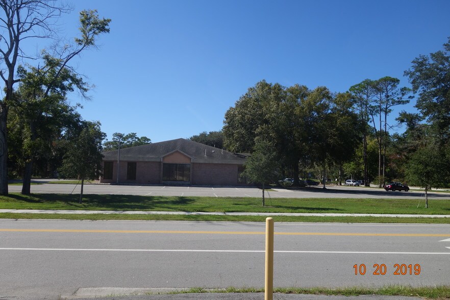 More Photos Of 502 Wells Rd, Orange Park General Retail For Sale