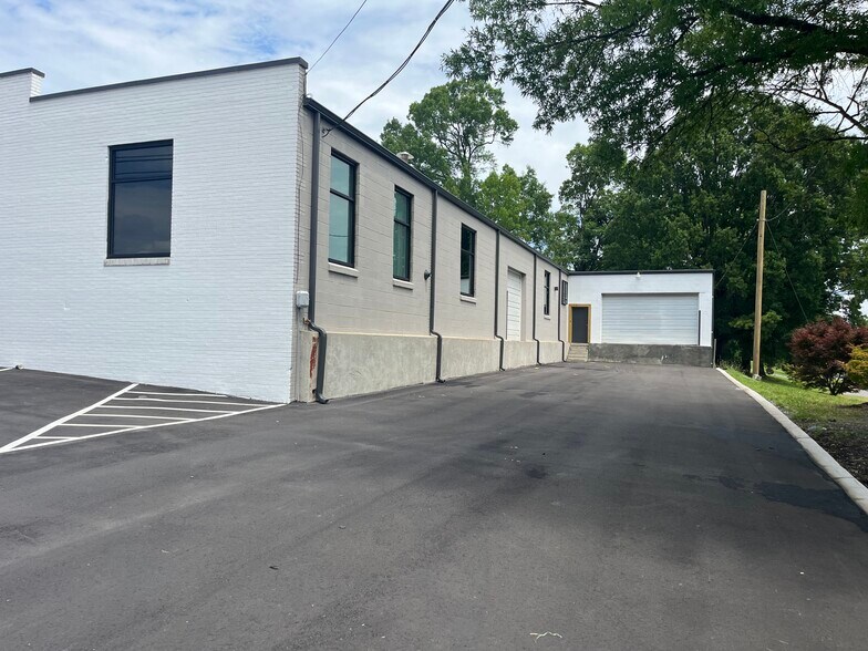 More Photos Of 404 E Long Ave, Gastonia Warehouse For Lease